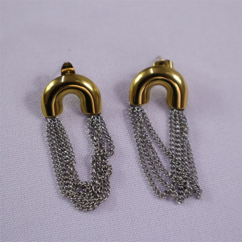 Aretes bicolor con cadena