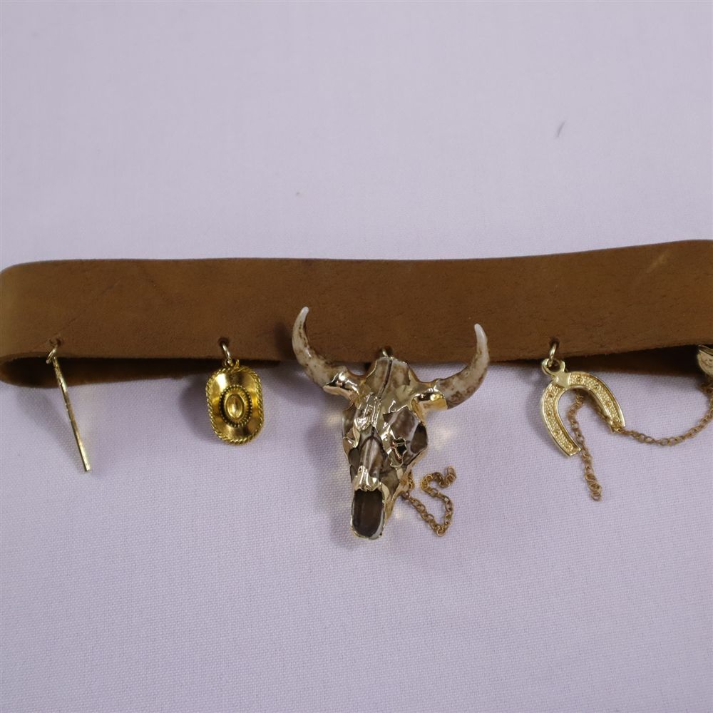 Choker de gamuza y toro