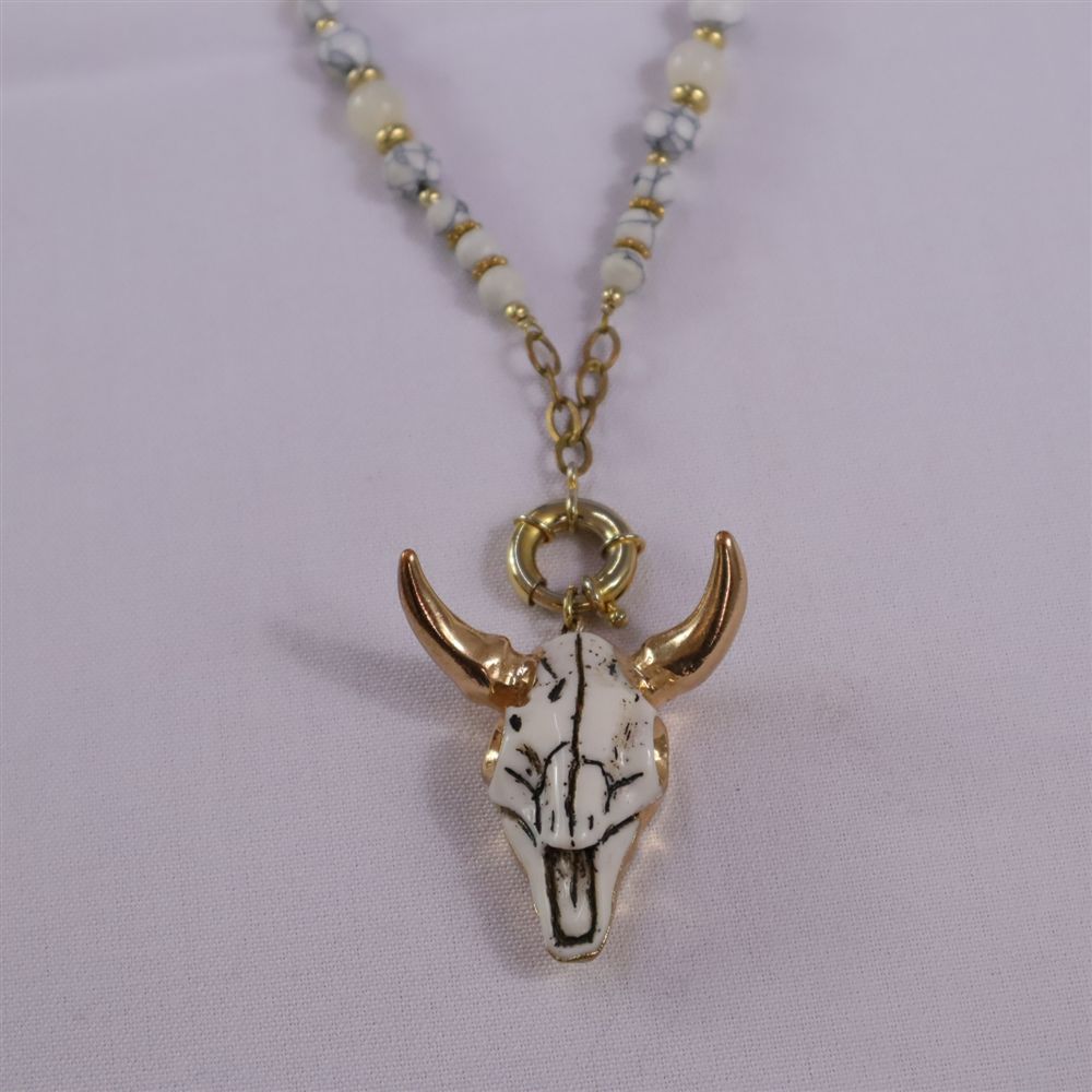 Collar cabeza de toro blanca