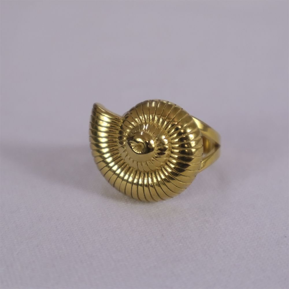 Anillo de concha marina
