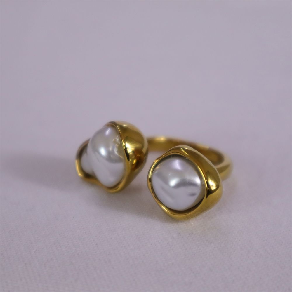 Anillo asimétrico perlas