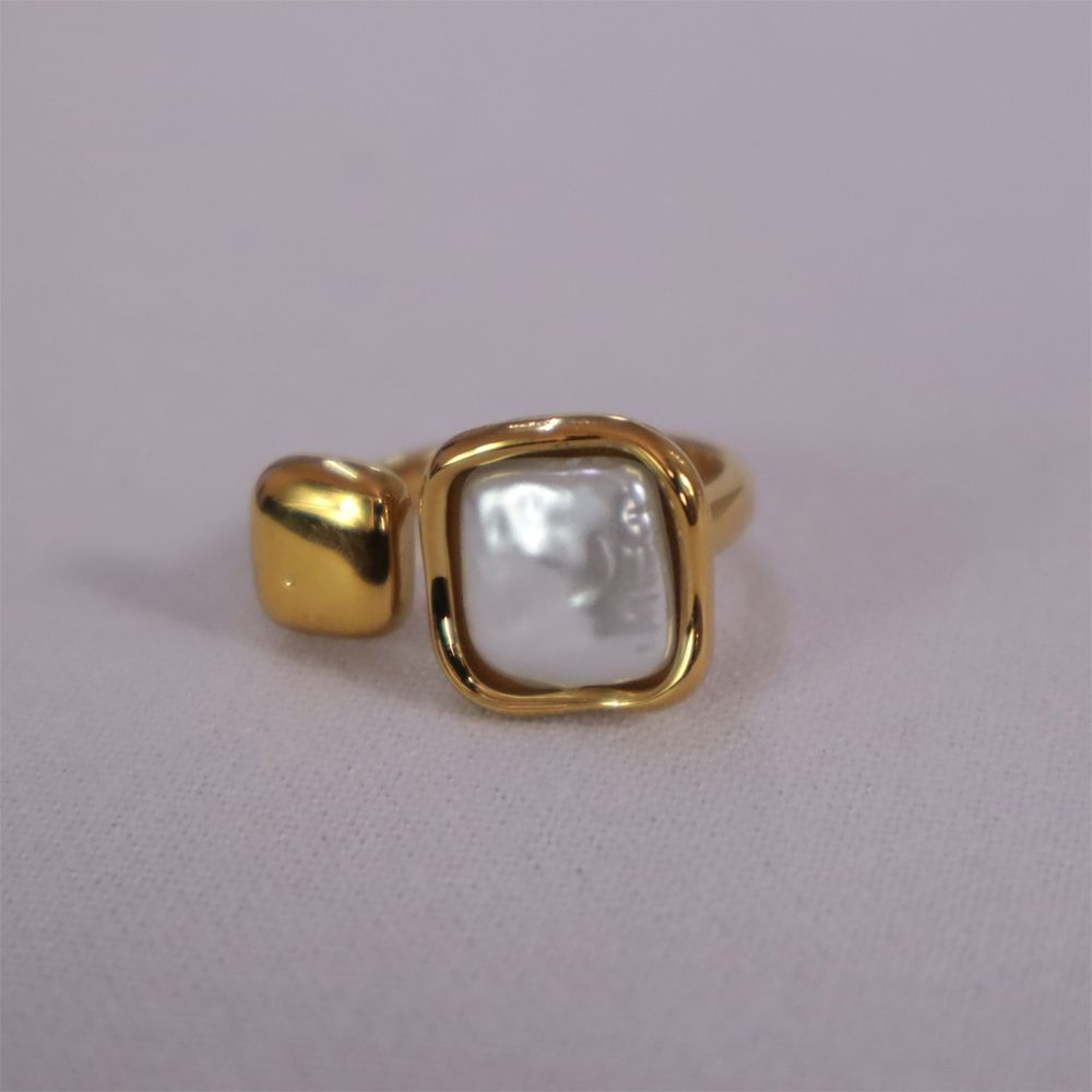Anillo perla cuadrada
