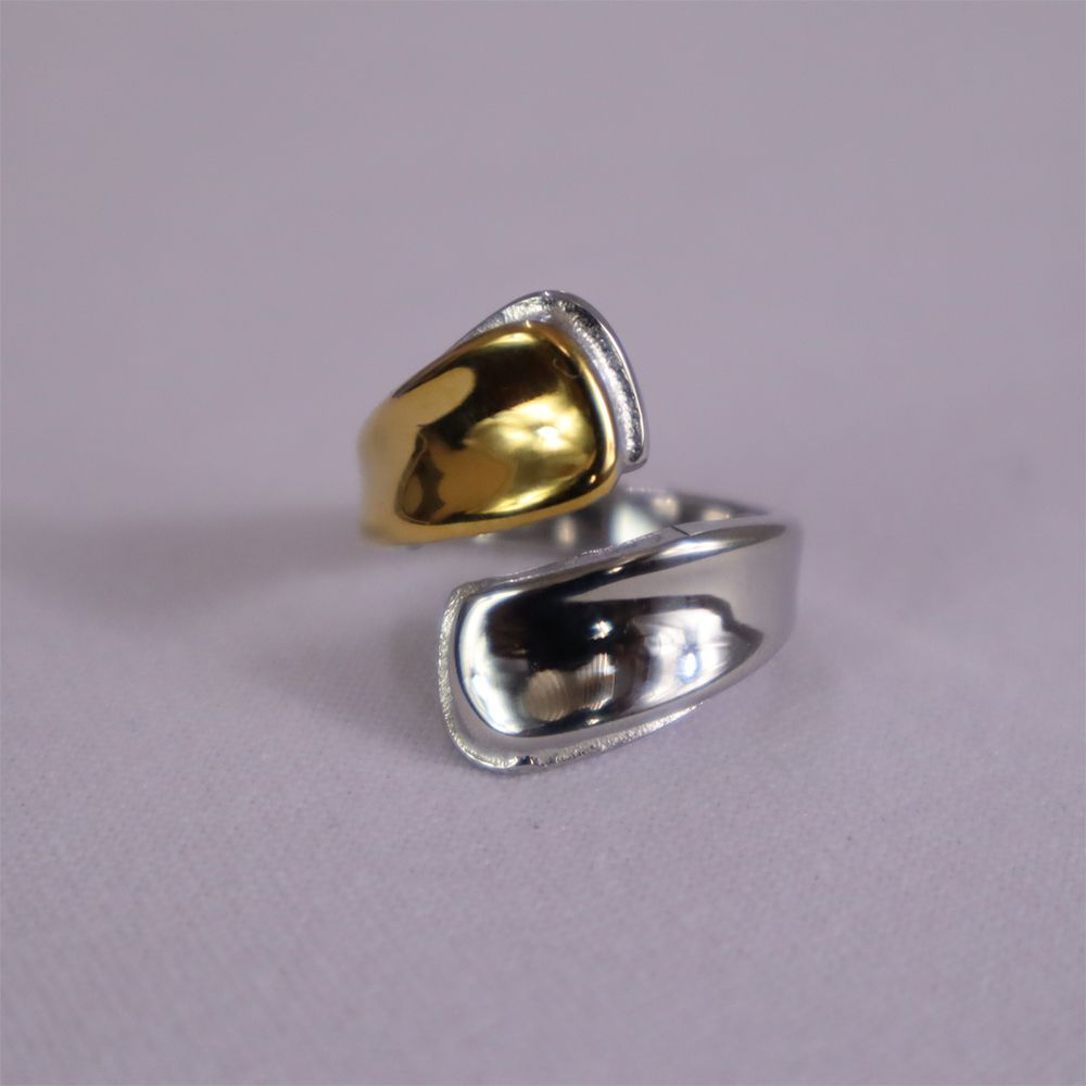 Anillo bicolor cruzado